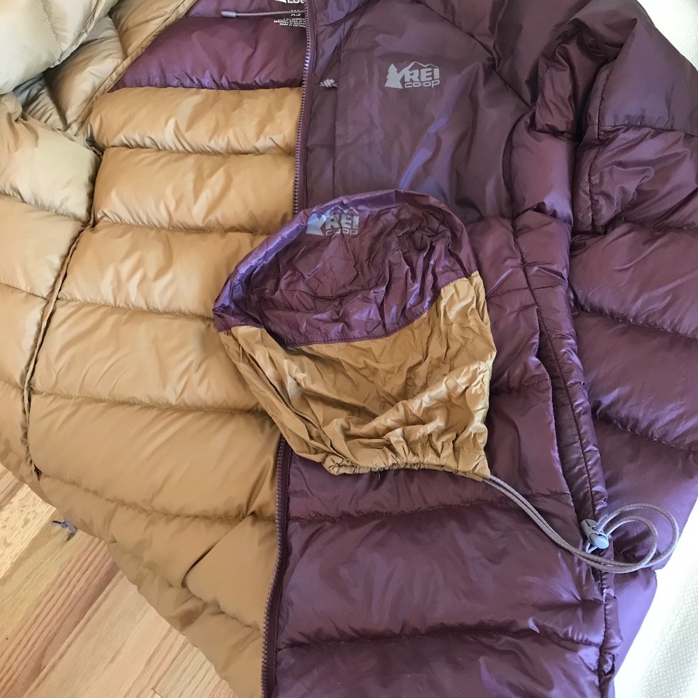 REI CO-OP WOMEN’S STRATOCLOUD DOWN HOODED PUFFER JACKET BURGUNDY XS - Picture 8 of 11